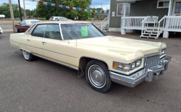 Cadillac-sedan-deville-1976-yellow
