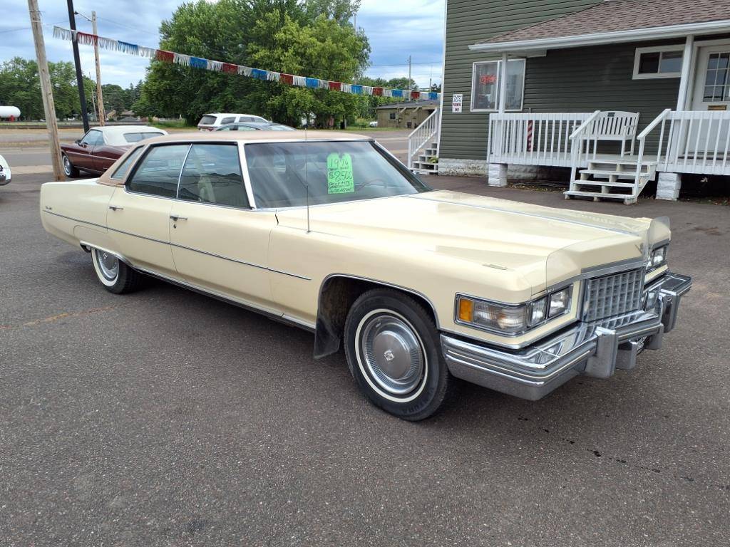 Cadillac-sedan-deville-1976-yellow