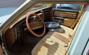 Cadillac-sedan-deville-1977-green-10