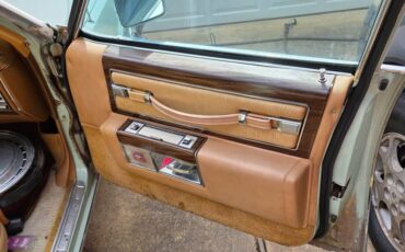 Cadillac-sedan-deville-1977-green-11