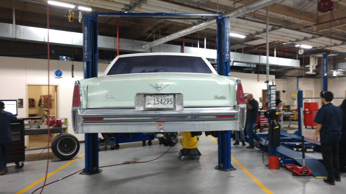 Cadillac-sedan-deville-1977-green-12