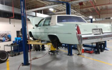 Cadillac-sedan-deville-1977-green-14