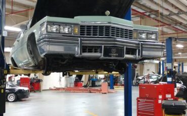 Cadillac-sedan-deville-1977-green-16
