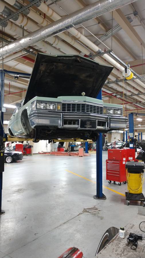 Cadillac-sedan-deville-1977-green-16