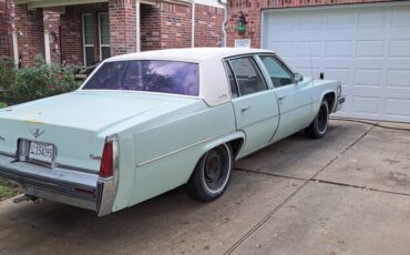 Cadillac-sedan-deville-1977-green-2