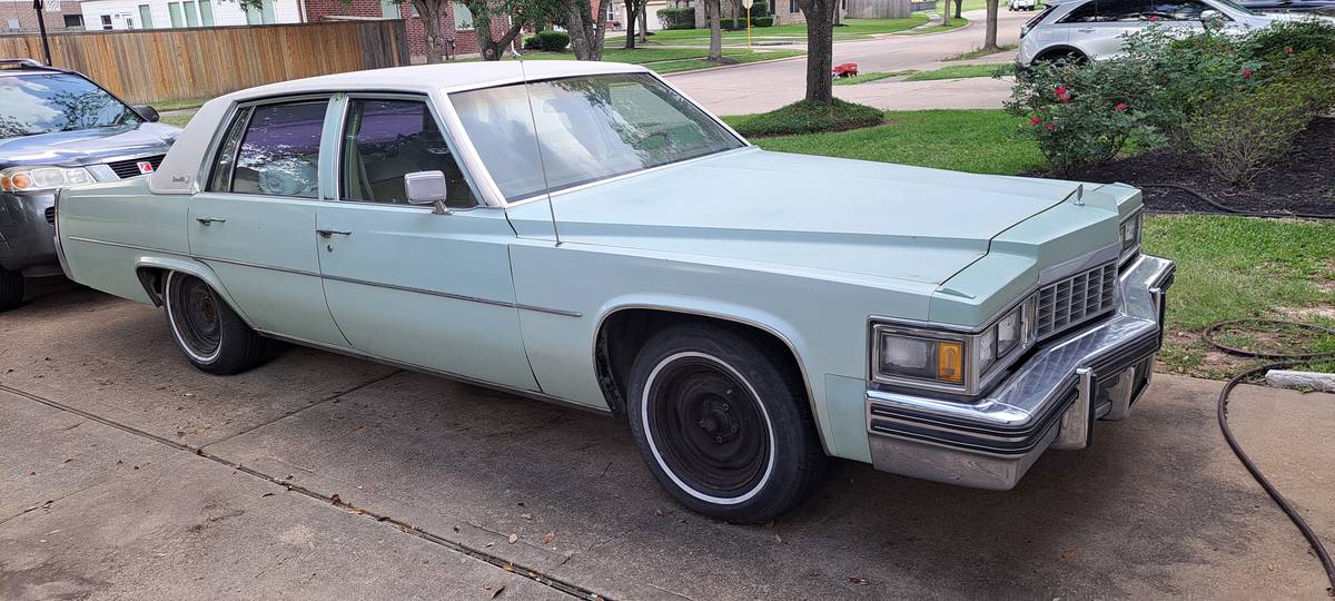 Cadillac-sedan-deville-1977-green-3