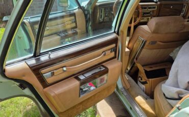 Cadillac-sedan-deville-1977-green-8