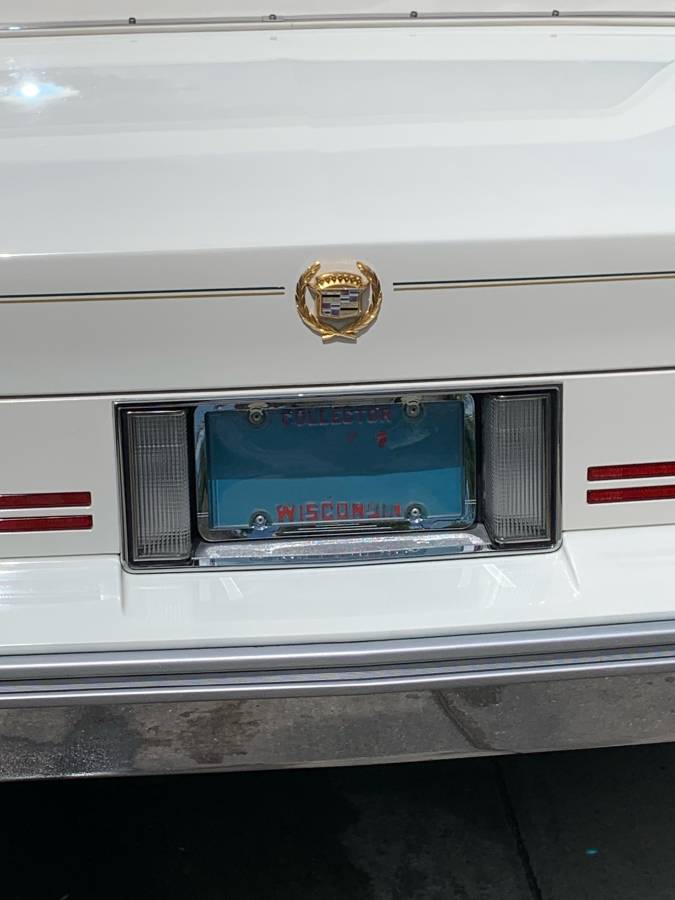 Cadillac-sedan-deville-1988-11