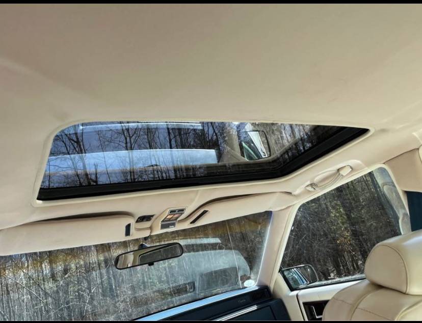 Cadillac-sedan-deville-1988-15