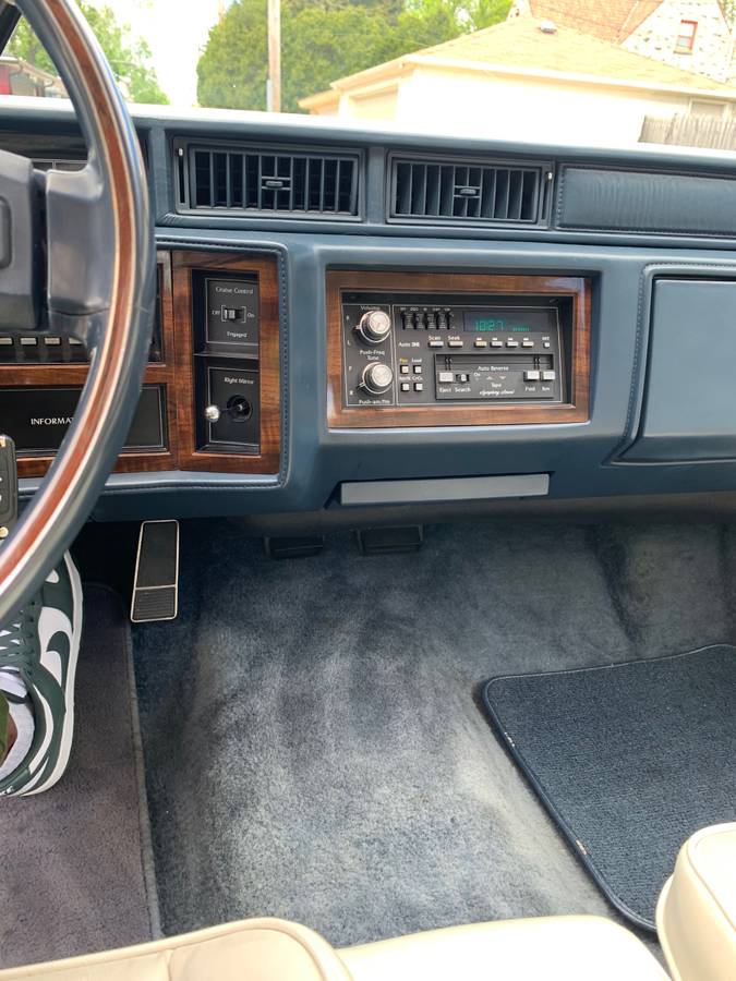 Cadillac-sedan-deville-1988-2