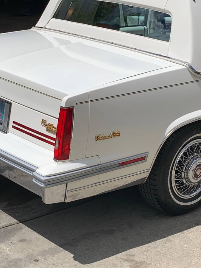 Cadillac-sedan-deville-1988-4