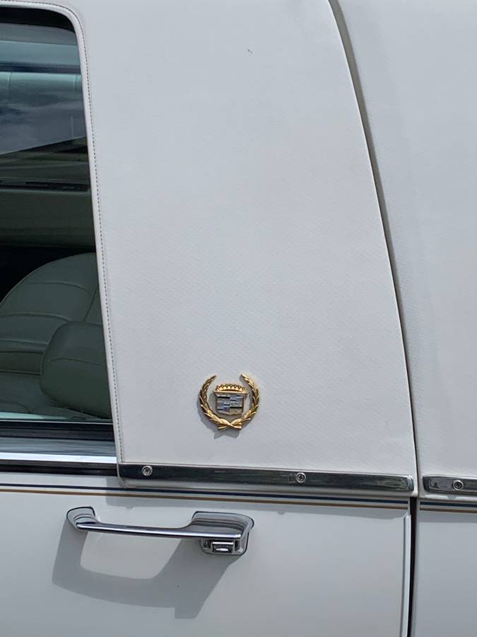 Cadillac-sedan-deville-1988-7