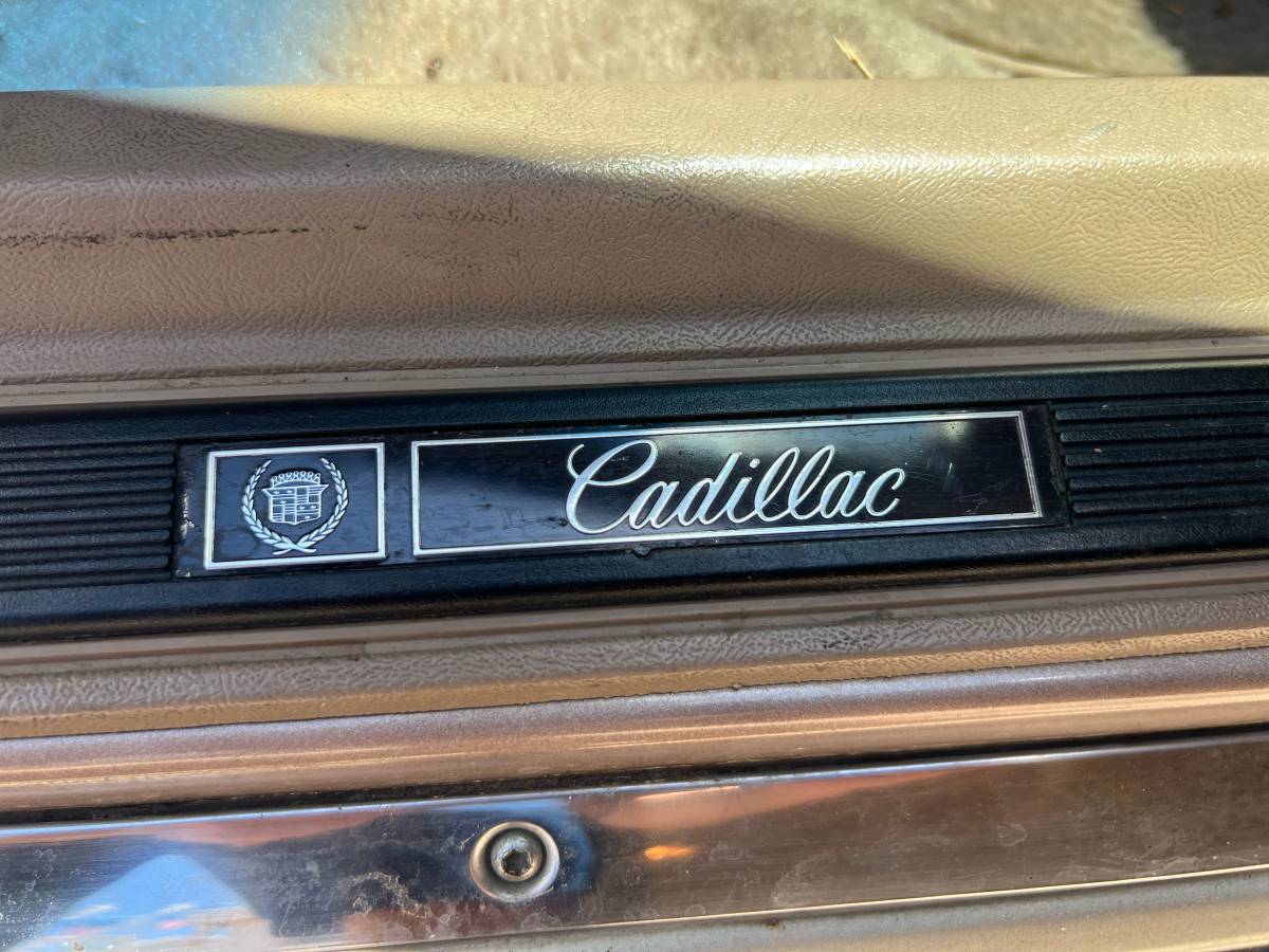Cadillac-sedan-deville-1989-13