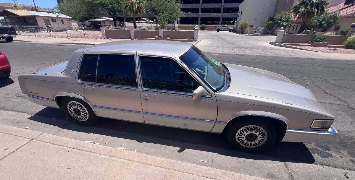 Cadillac-sedan-deville-1989-14