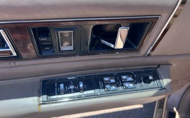 Cadillac-sedan-deville-1989-6