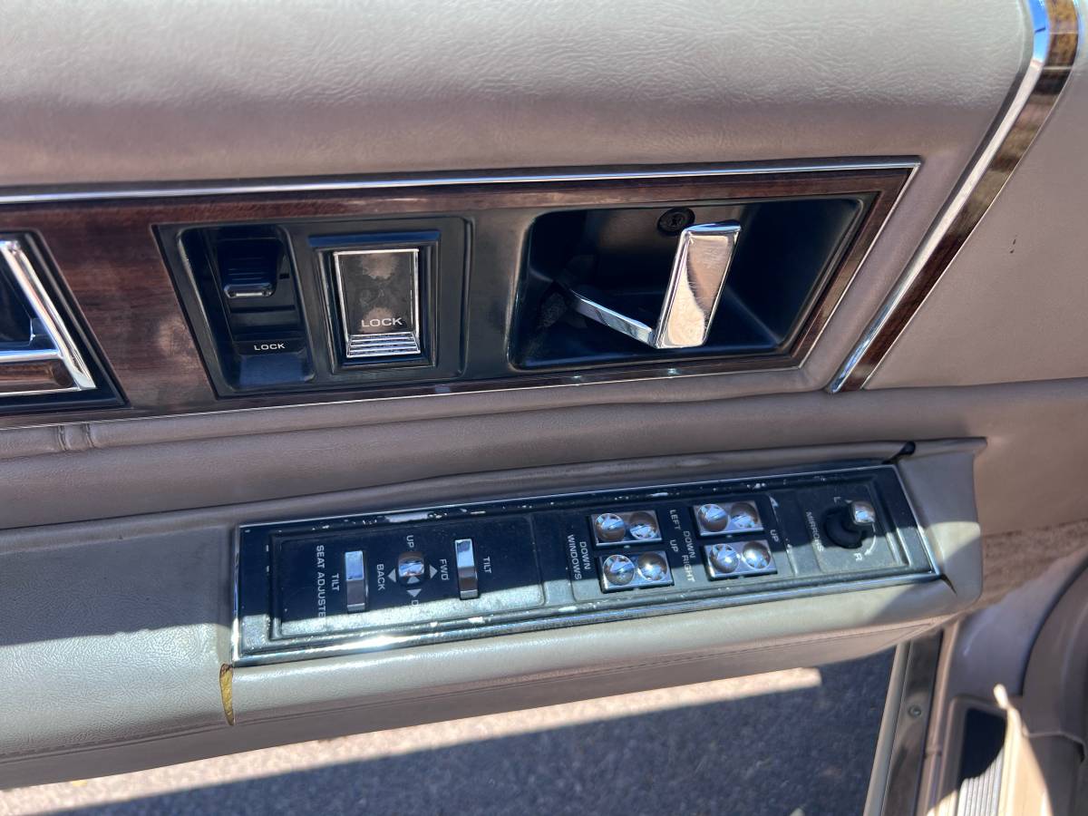 Cadillac-sedan-deville-1989-6