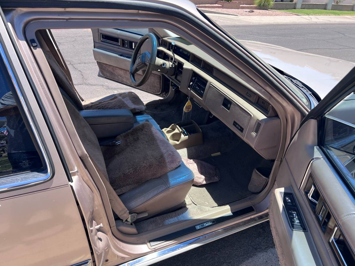 Cadillac-sedan-deville-1989-9