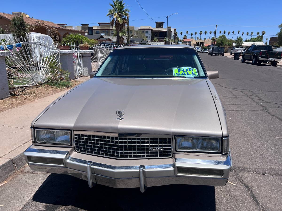 Cadillac-sedan-deville-1989