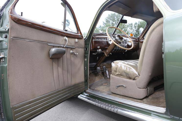 Cadillac-series-62-1941-13