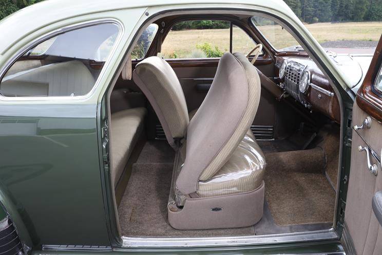 Cadillac-series-62-1941-3