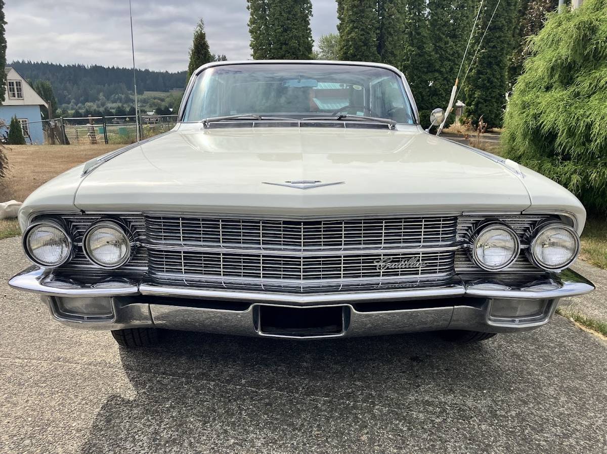 Cadillac-series-62-coupe-de-ville-1962-white-1