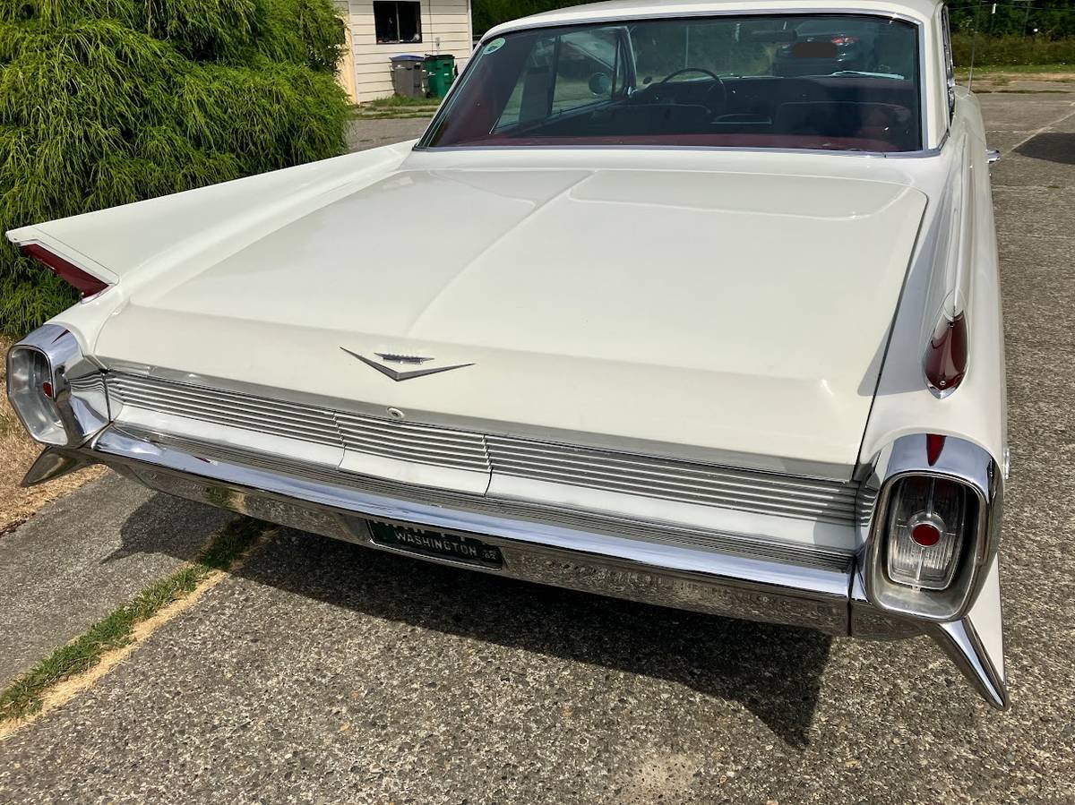 Cadillac-series-62-coupe-de-ville-1962-white-3