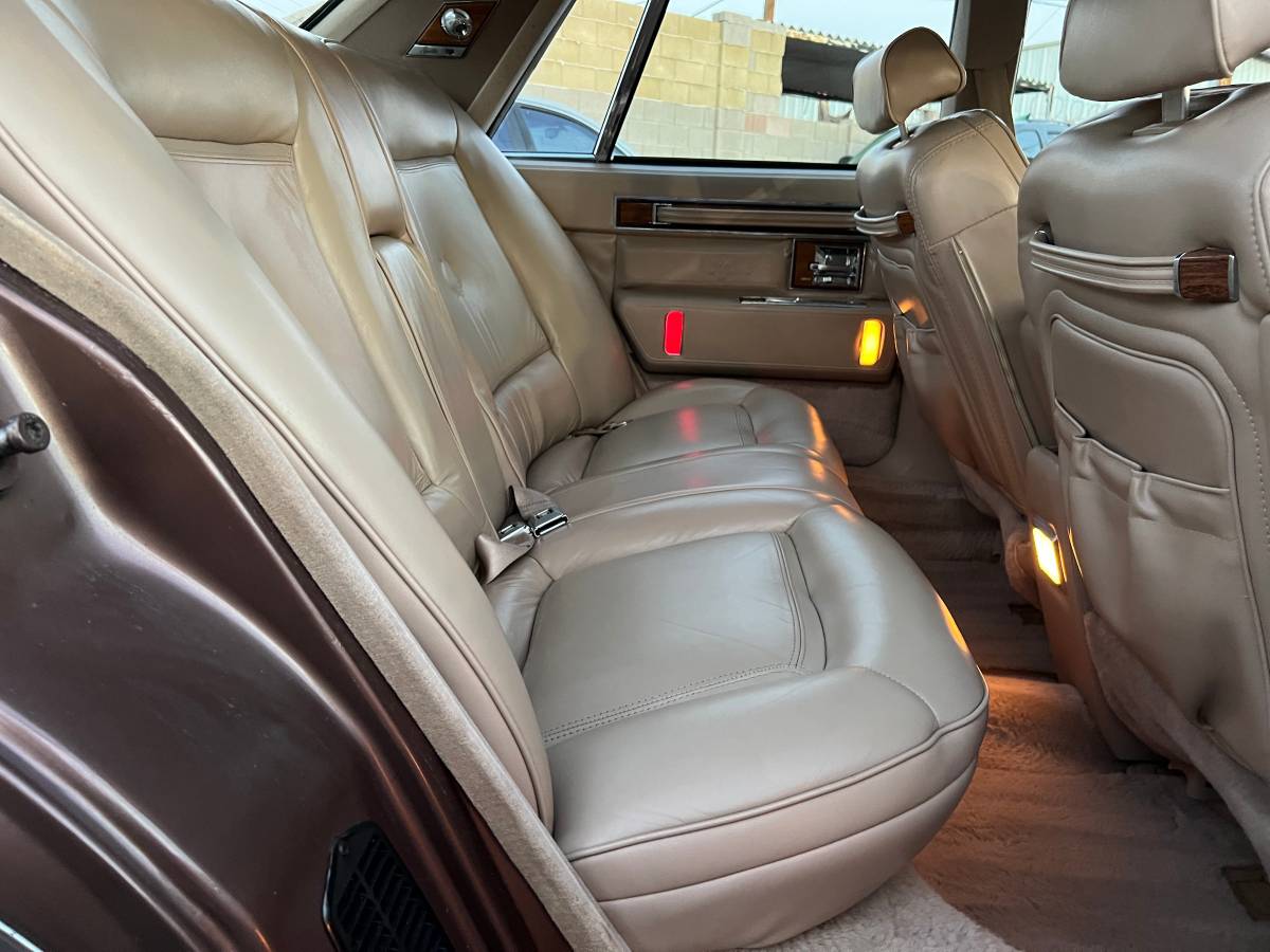 Cadillac-seville-1980-7