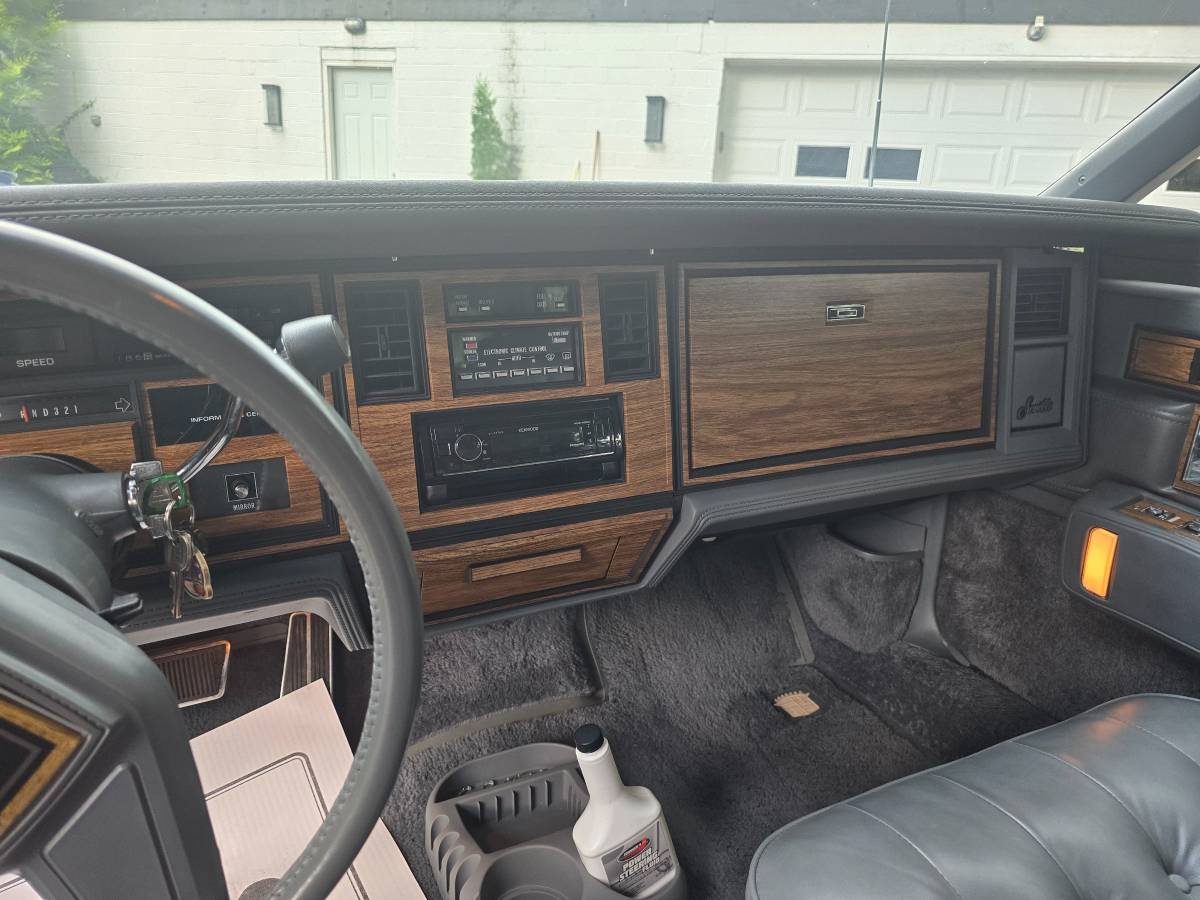 Cadillac-seville-1985-grey-10