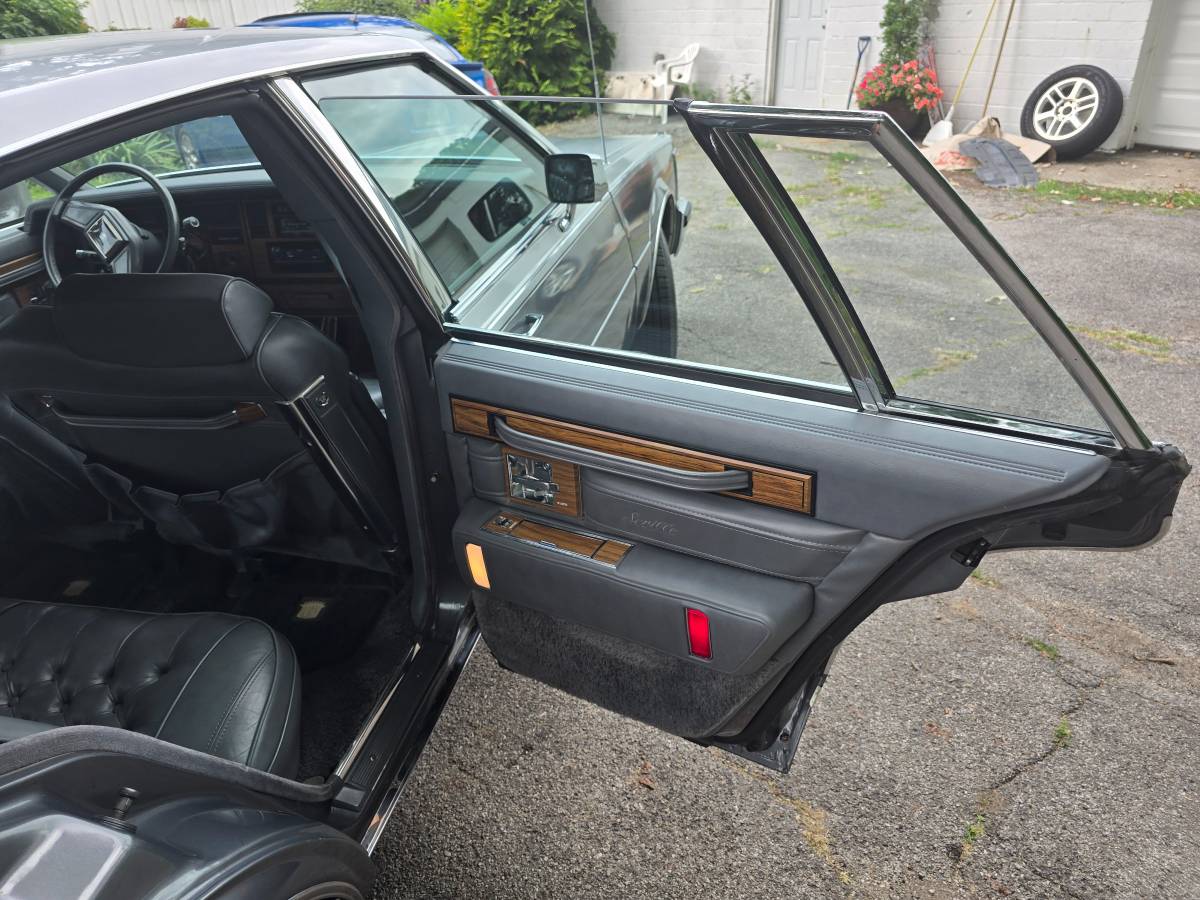 Cadillac-seville-1985-grey-8