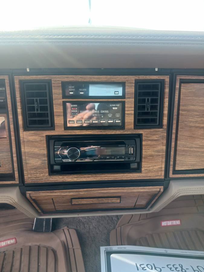 Cadillac-seville-1985-white-10