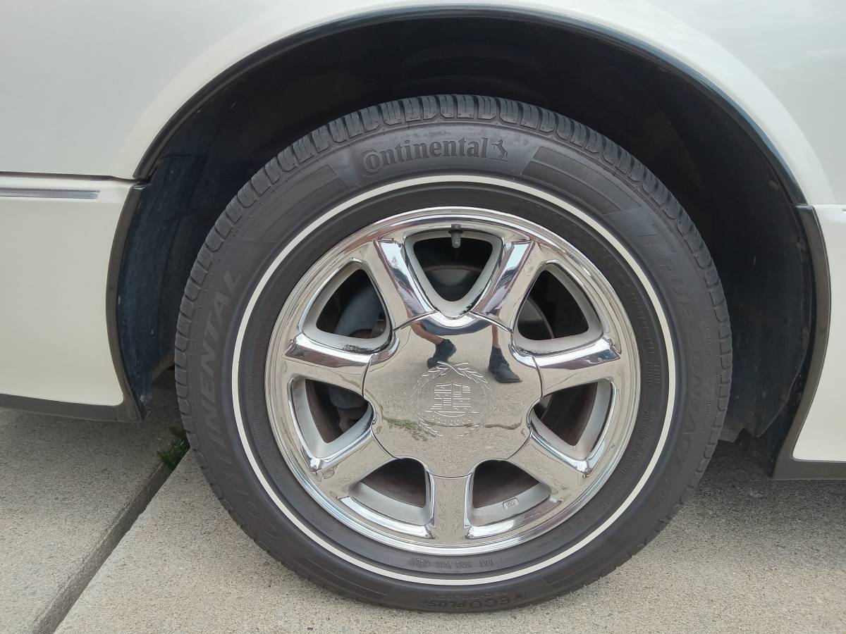 Cadillac-seville-sts-1992-white-17