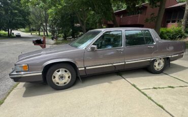Cadillac-sixty-special-sedan-1993-1