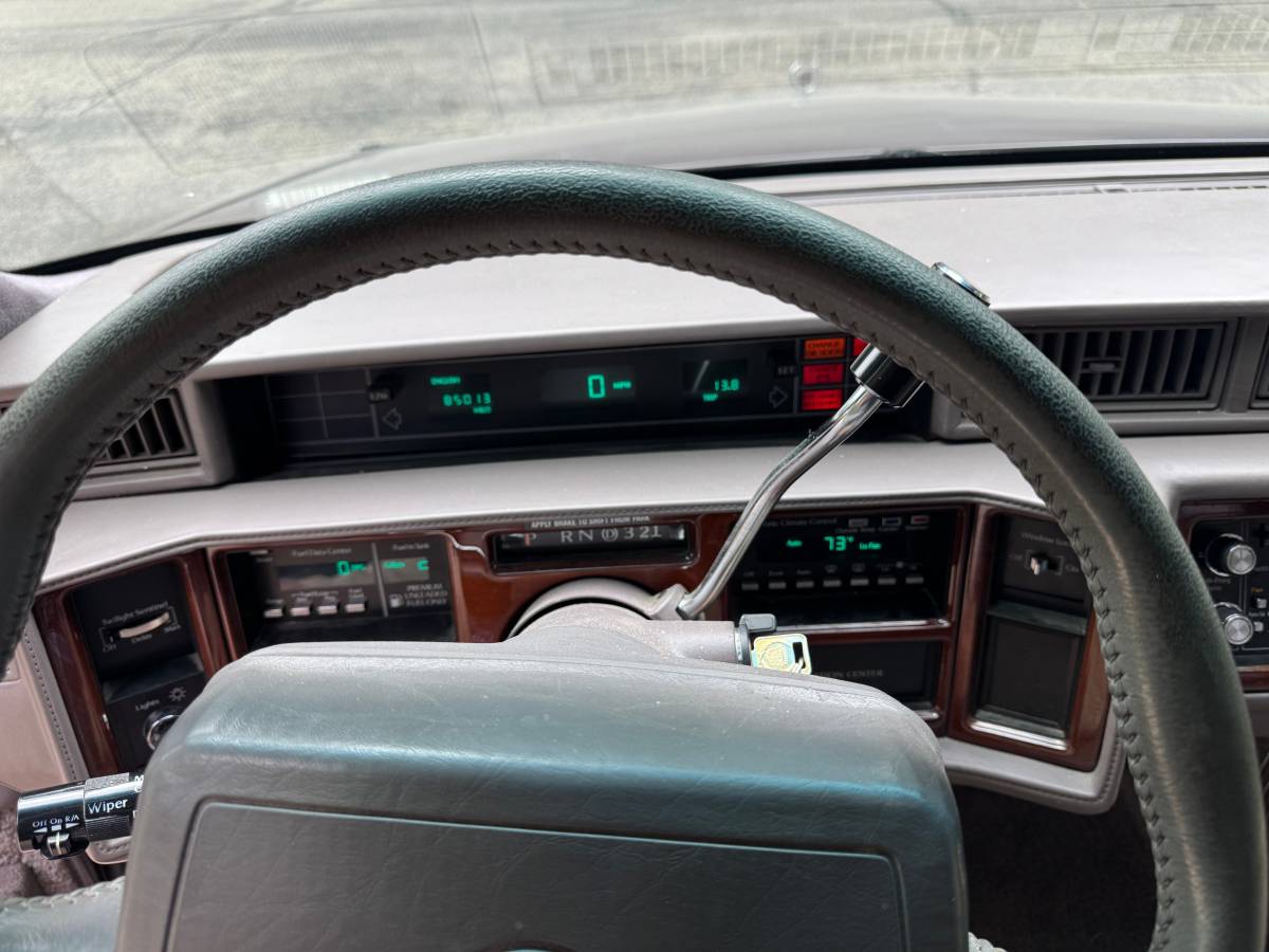 Cadillac-sixty-special-sedan-1993-2