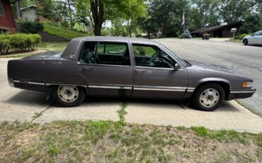 Cadillac-sixty-special-sedan-1993