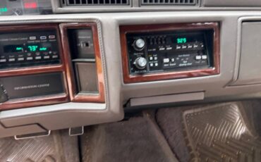Cadillac-sixty-special-sedan-1993-4