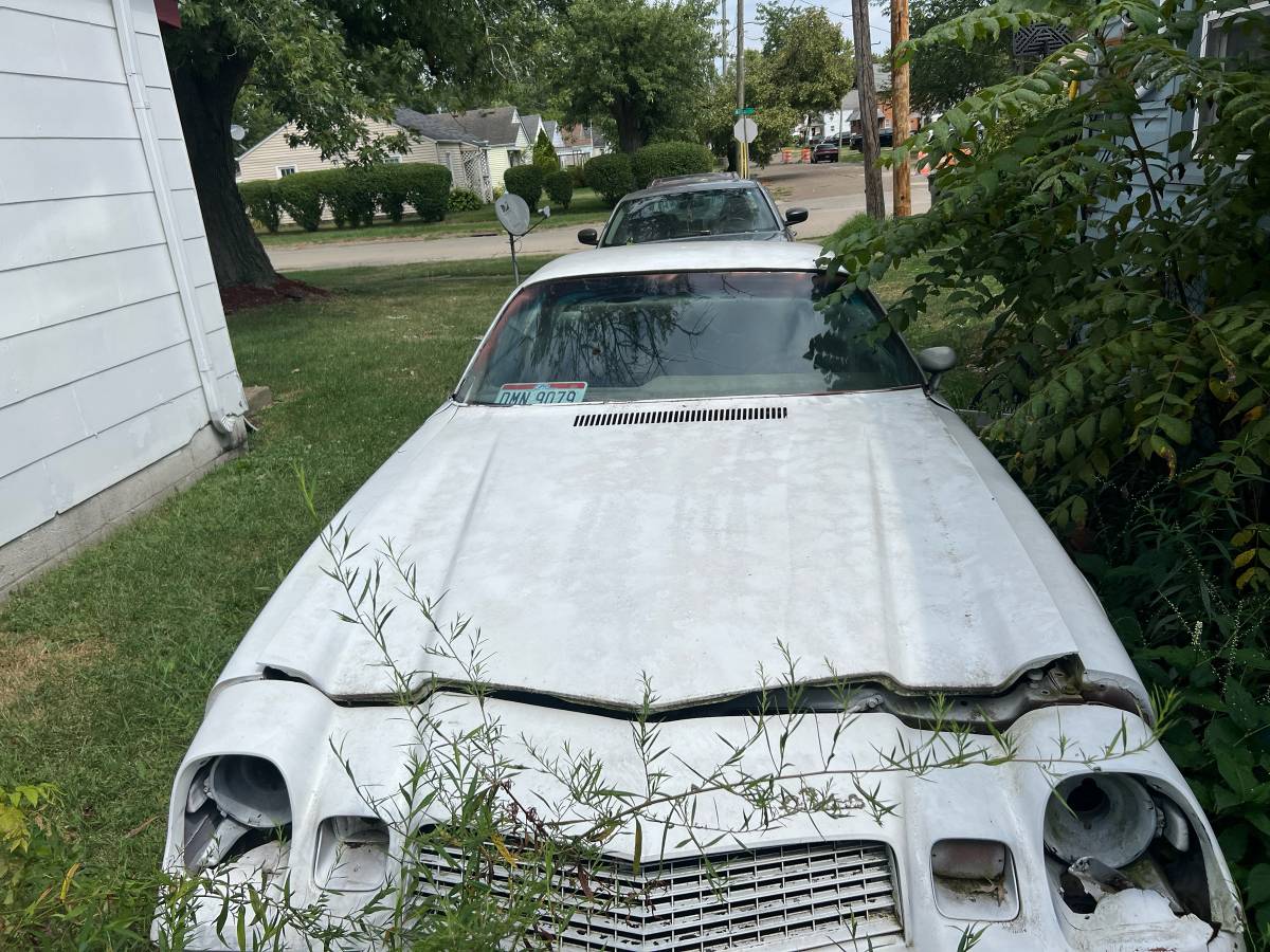 Camaro-berlinetta-1981-white-1