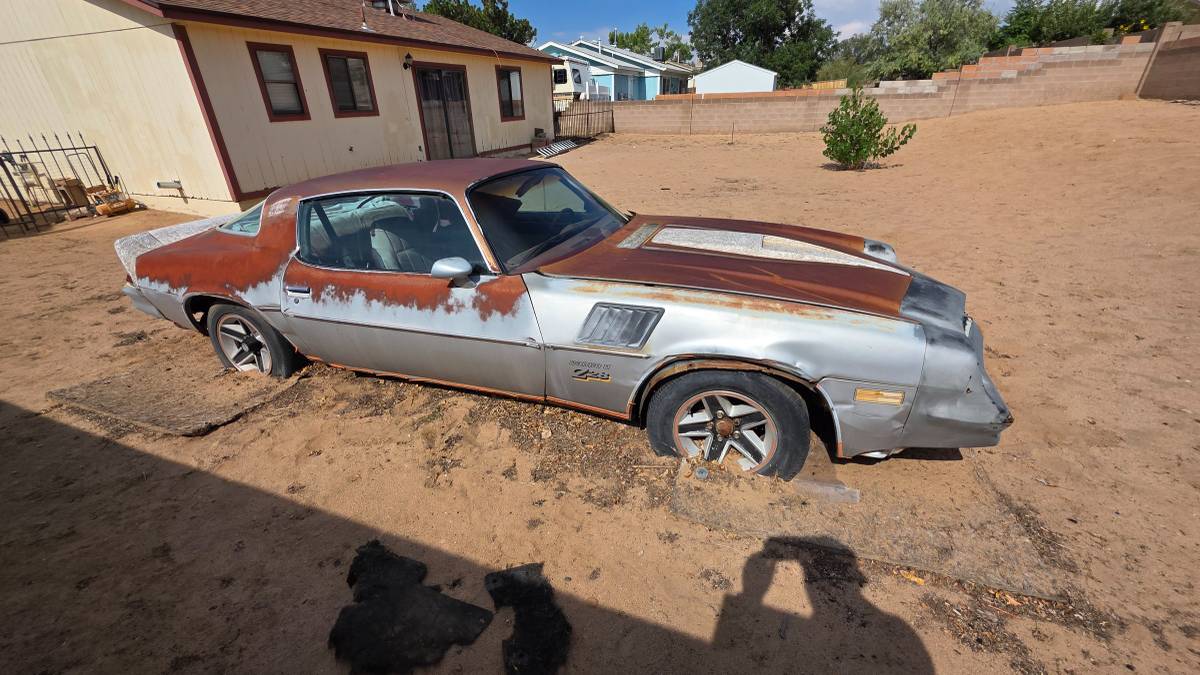 Camero-z-28-1978-grey-1