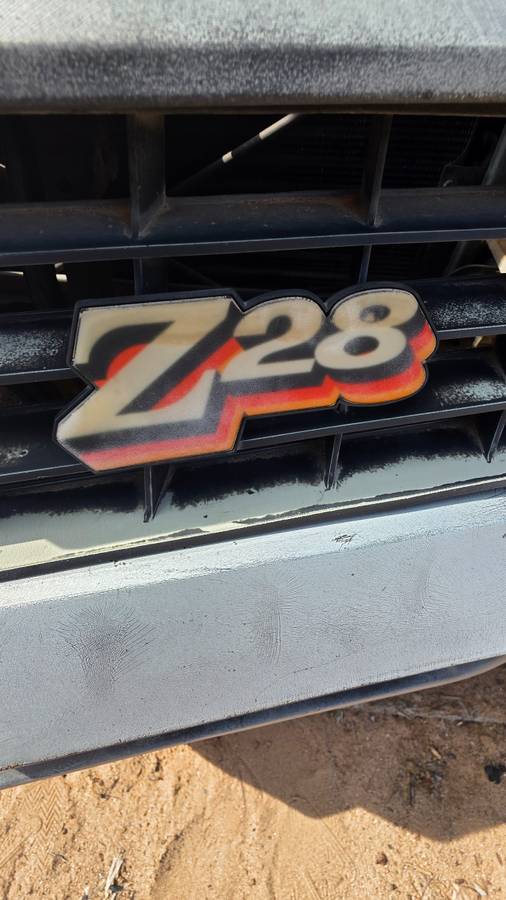 Camero-z-28-1978-grey-5