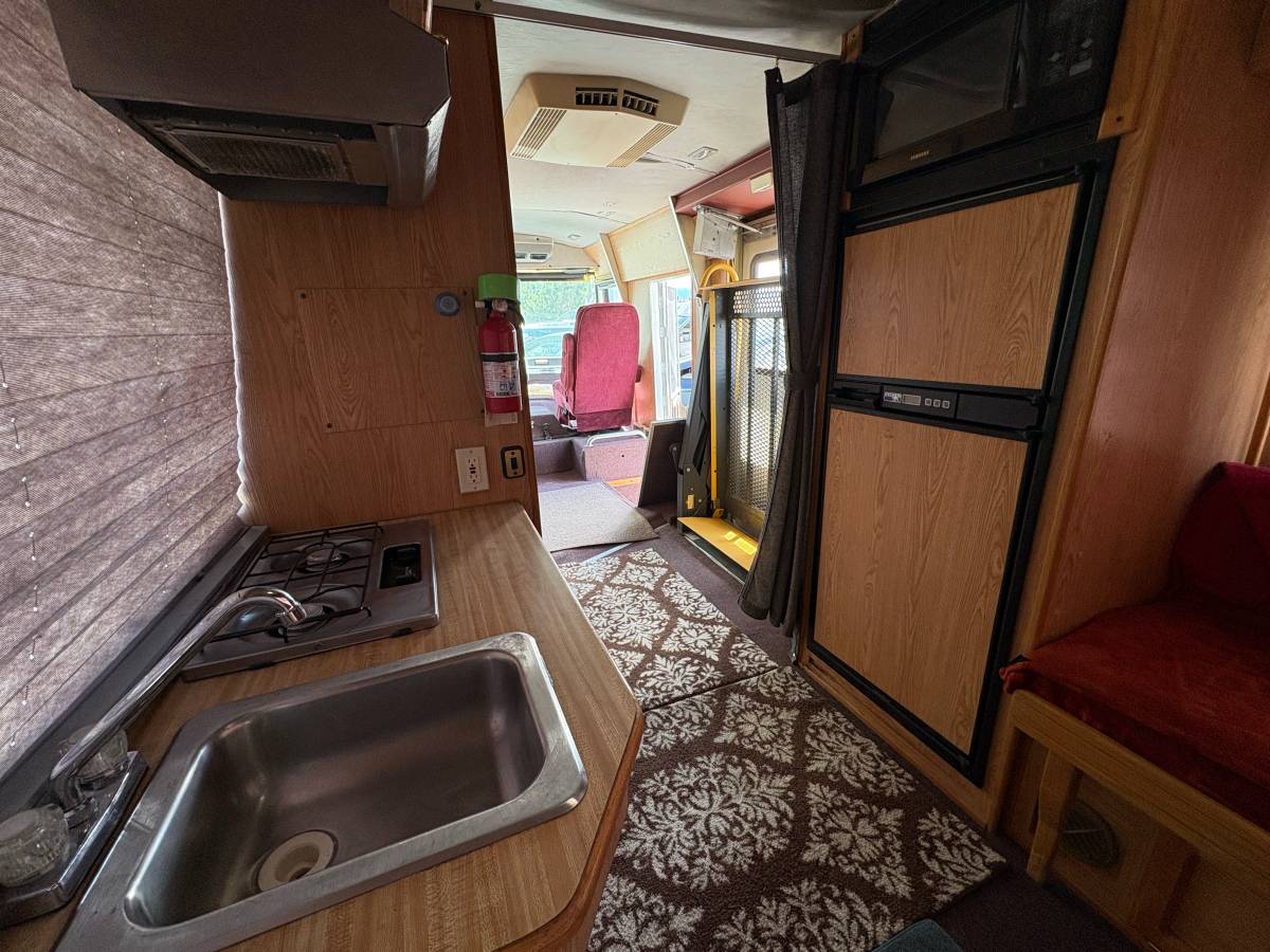Champion-motorhome-model-31-diesel-1991-grey-11
