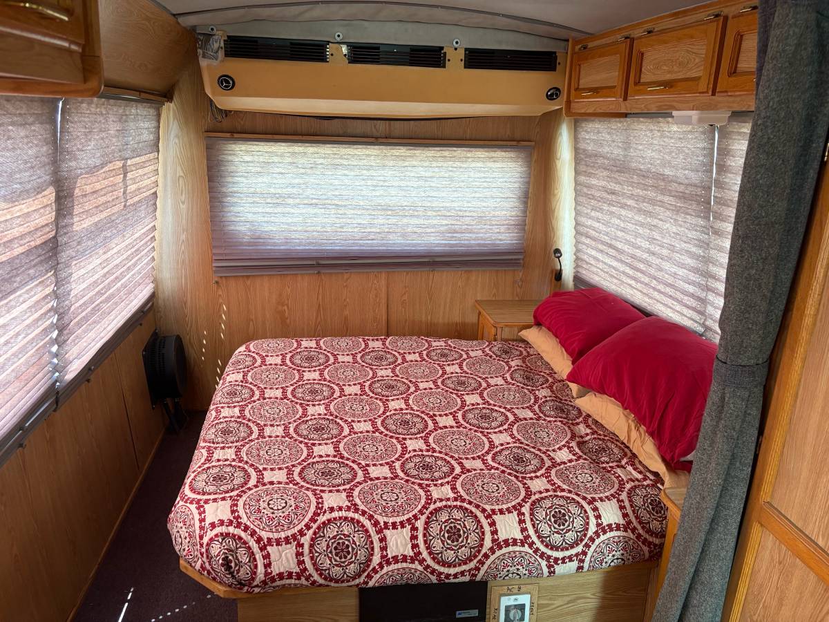 Champion-motorhome-model-31-diesel-1991-grey-12