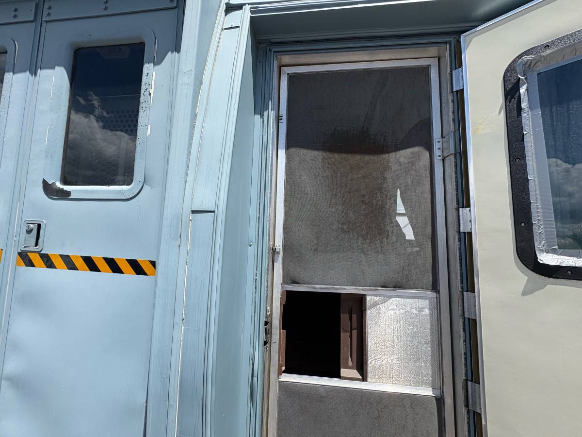 Champion-motorhome-model-31-diesel-1991-grey-13