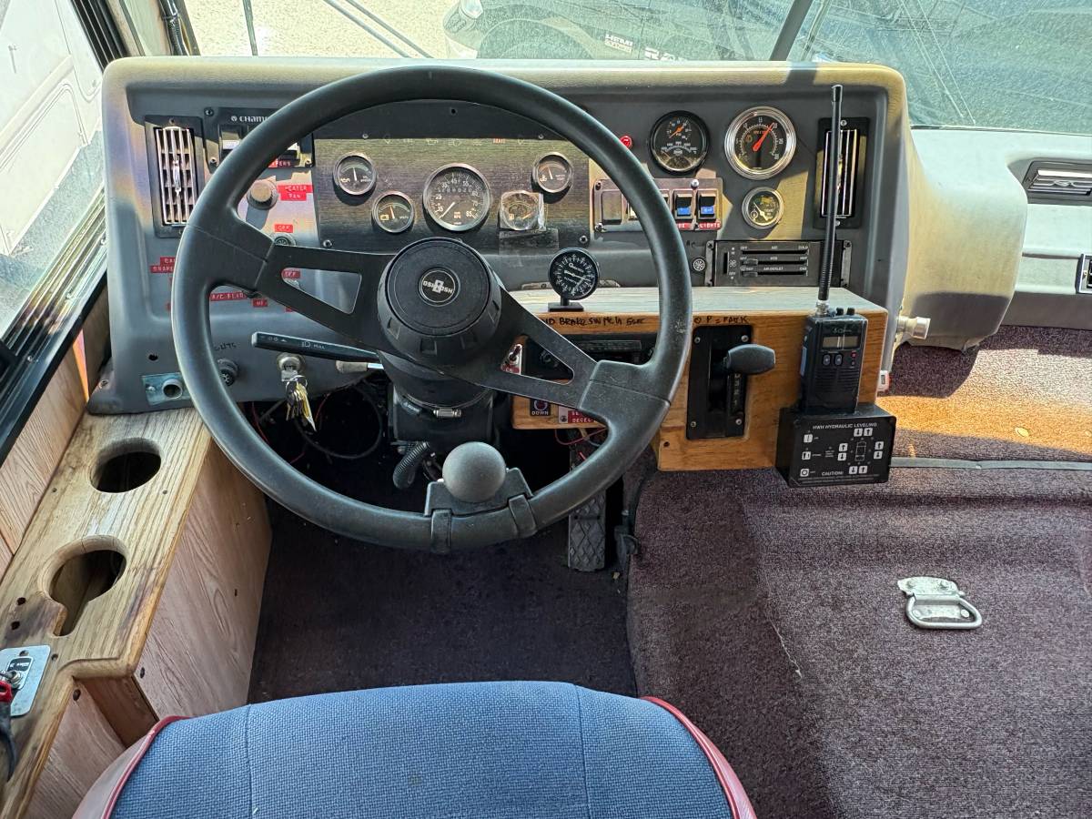 Champion-motorhome-model-31-diesel-1991-grey-16