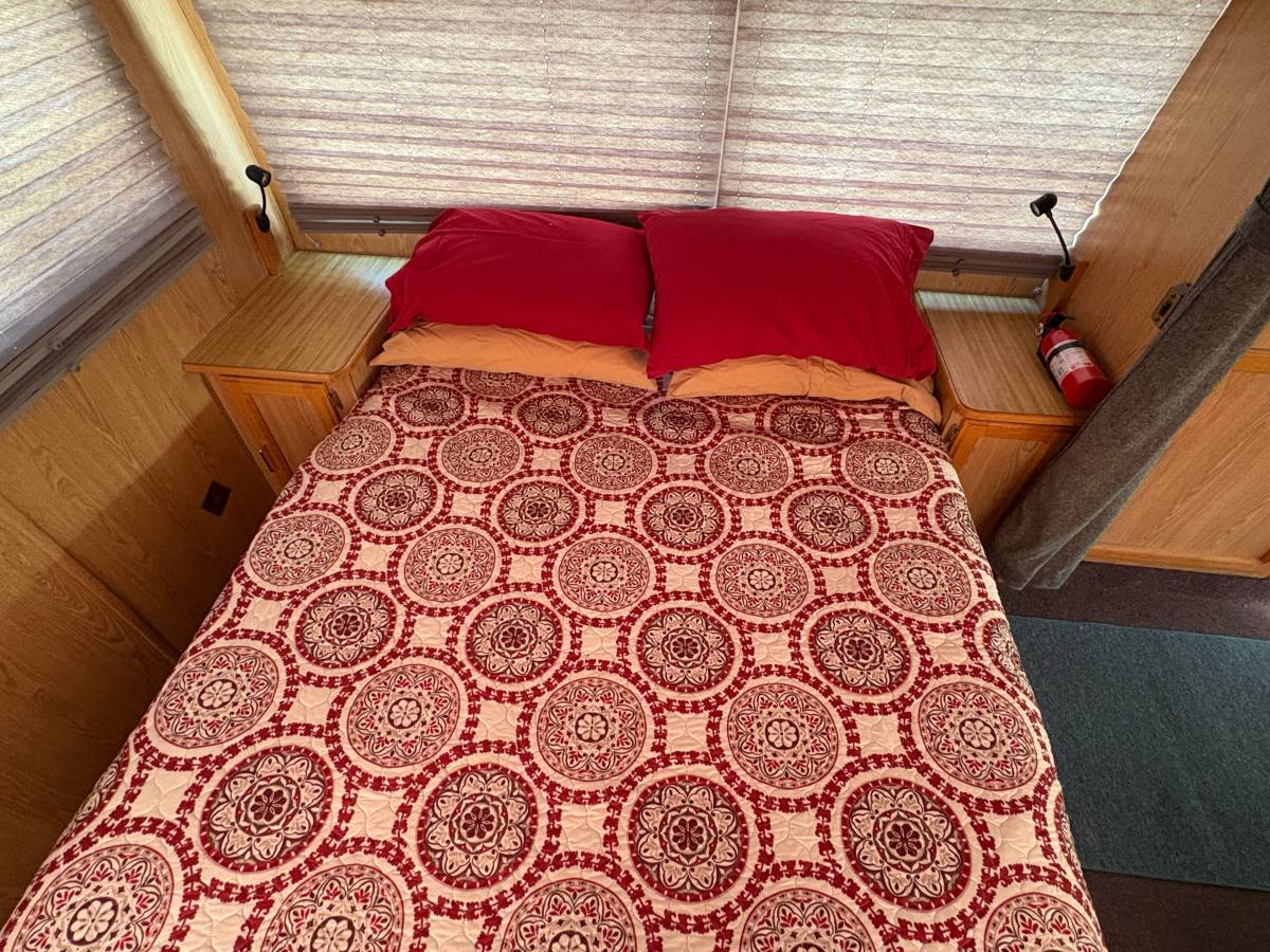 Champion-motorhome-model-31-diesel-1991-grey-18
