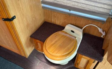 Champion-motorhome-model-31-diesel-1991-grey-2