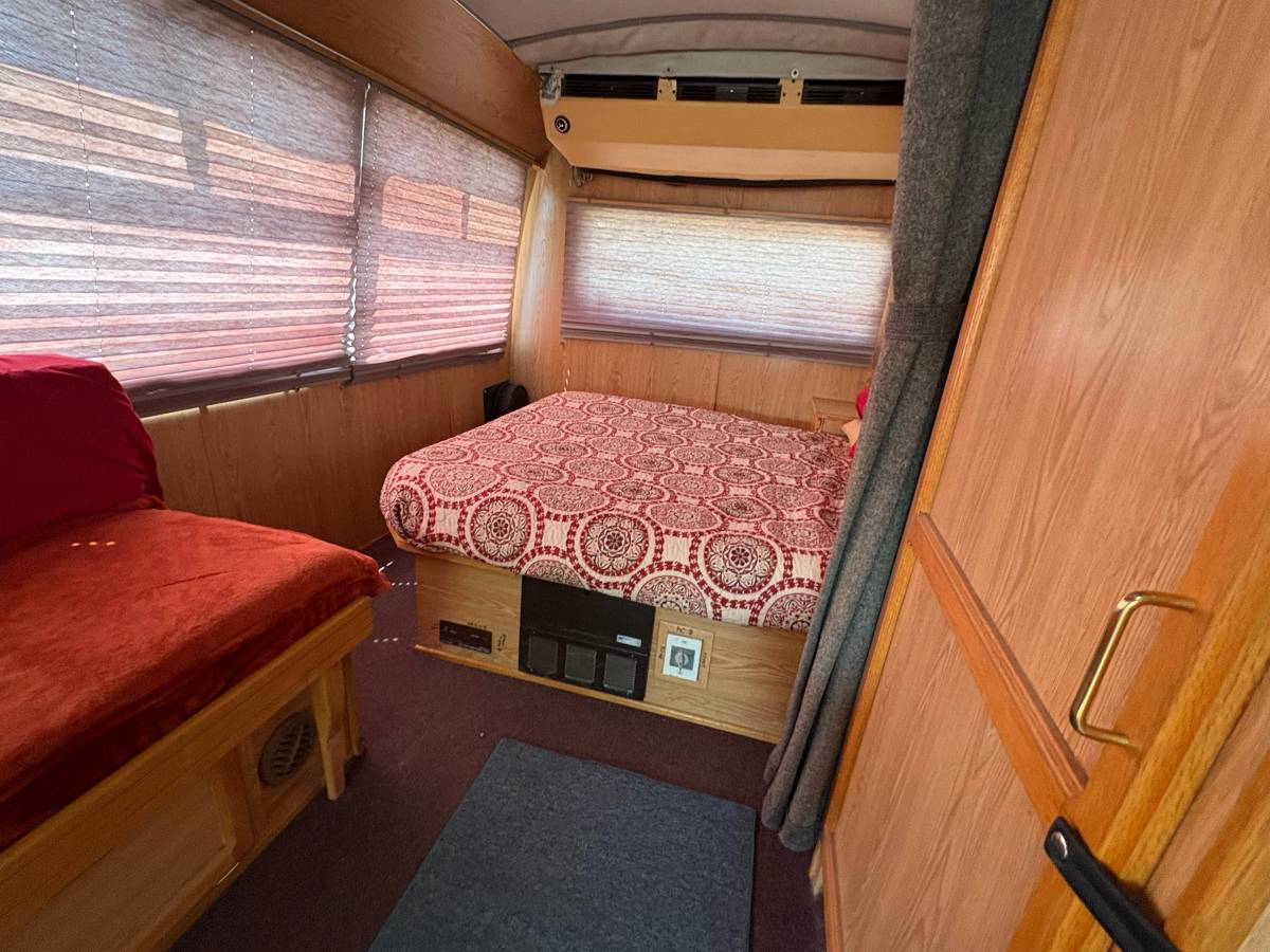 Champion-motorhome-model-31-diesel-1991-grey-22