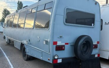 Champion-motorhome-model-31-diesel-1991-grey-3