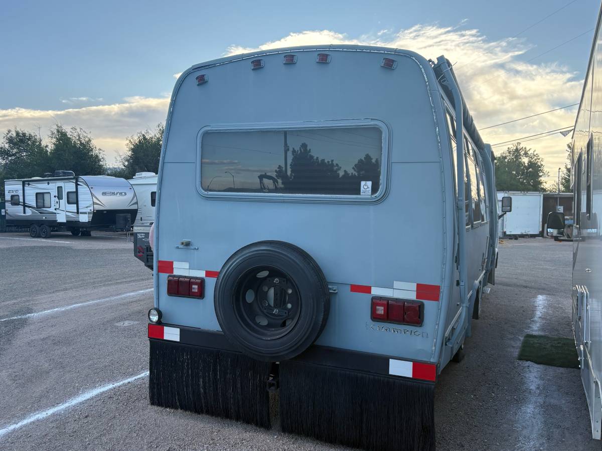 Champion-motorhome-model-31-diesel-1991-grey-4
