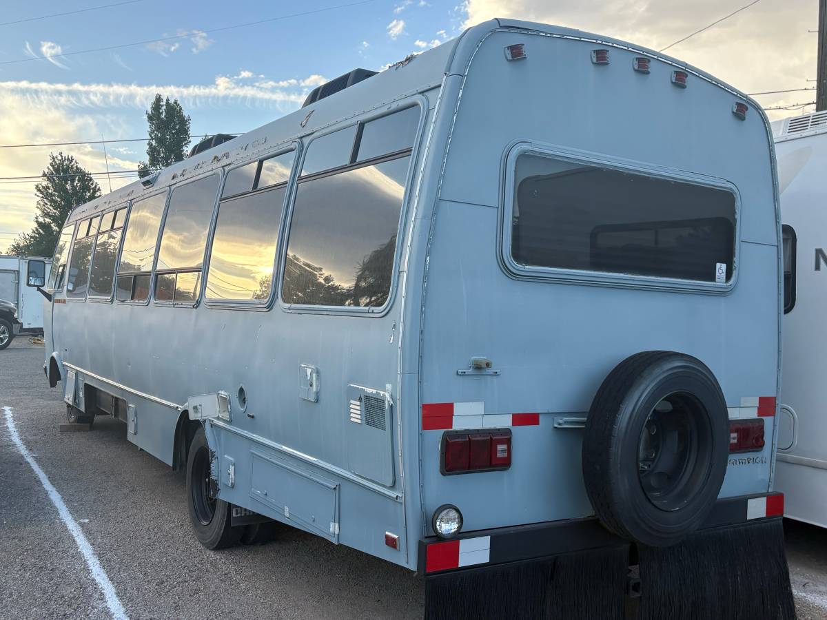 Champion-motorhome-model-31-diesel-1991-grey-5