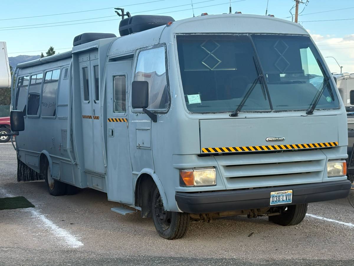 Champion-motorhome-model-31-diesel-1991-grey-8