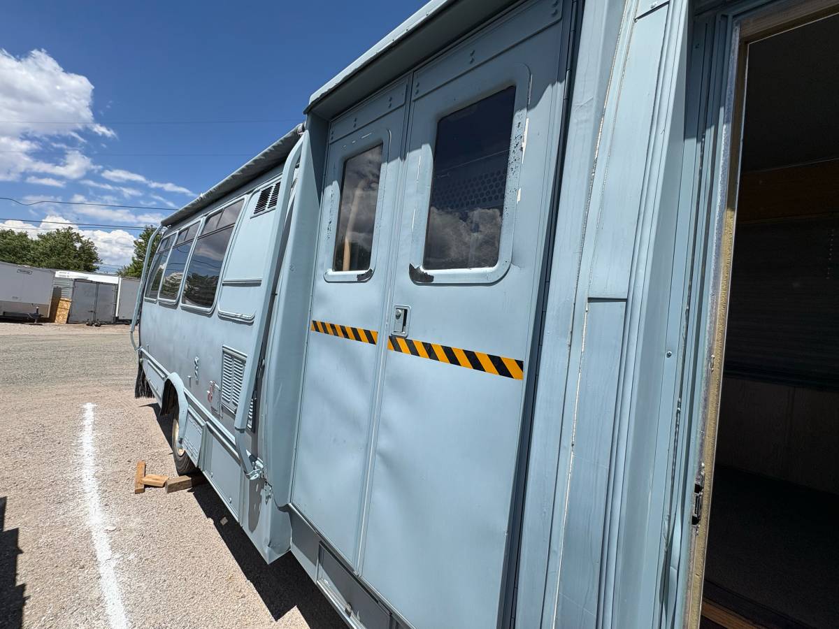 Champion-motorhome-model-31-diesel-1991-grey-9